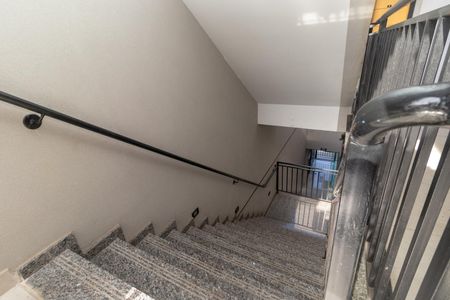 Escada de entrada de apartamento à venda com 1 quarto, 30m² em Parque Independência, São Paulo