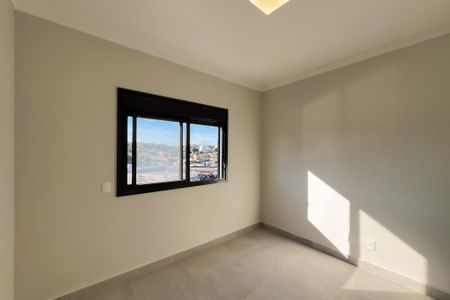 Apartamento à venda com 2 quartos, 64m² em Vila Angeli, Valinhos