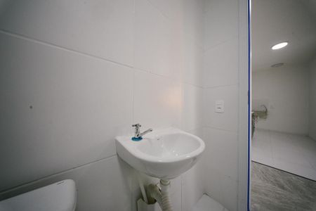 Apartamento para alugar com 33m², 2 quartos e sem vaga Apartamento para alugar com 33m², 2 quartos e sem vagaBanheiro