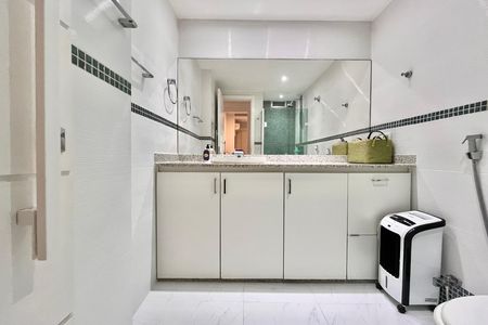 Banheiro  de apartamento à venda com 1 quarto, 74m² em Lagoa, Rio de Janeiro