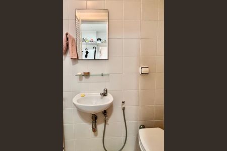 Apartamento à venda com 74m², 1 quarto e 1 vaga Apartamento à venda com 74m², 1 quarto e 1 vagaBanheiro de serviço