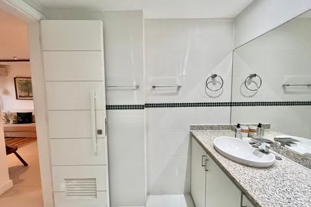 Apartamento à venda com 74m², 1 quarto e 1 vaga Apartamento à venda com 74m², 1 quarto e 1 vagaBanheiro
