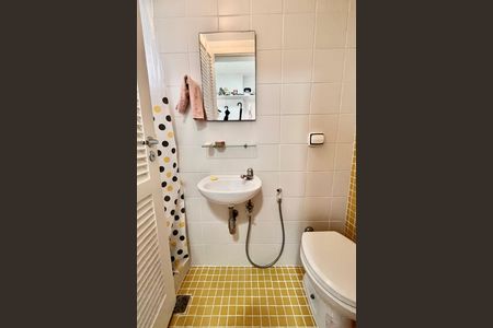 Apartamento à venda com 74m², 1 quarto e 1 vaga Apartamento à venda com 74m², 1 quarto e 1 vagaBanheiro de serviço