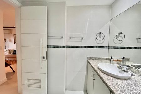 Apartamento à venda com 74m², 1 quarto e 1 vaga Apartamento à venda com 74m², 1 quarto e 1 vagaBanheiro