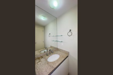 Apartamento à venda com 72m², 2 quartos e 2 vagas Apartamento à venda com 72m², 2 quartos e 2 vagasBanheiro da Suíte