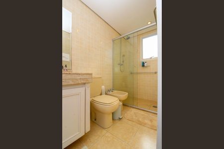 Apartamento à venda com 336m², 4 quartos e 5 vagas Apartamento à venda com 336m², 4 quartos e 5 vagasBanheiro Suíte 1