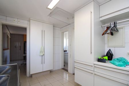Apartamento à venda com 336m², 4 quartos e 5 vagas Apartamento à venda com 336m², 4 quartos e 5 vagasÁrea de Serviço