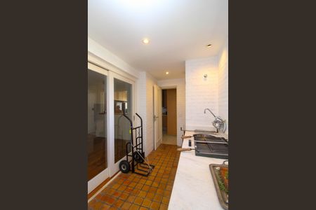 Apartamento à venda com 336m², 4 quartos e 5 vagas Apartamento à venda com 336m², 4 quartos e 5 vagasChurrasqueira