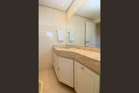 Apartamento à venda com 336m², 4 quartos e 5 vagas Apartamento à venda com 336m², 4 quartos e 5 vagasBanheiro Suíte 4