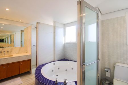 Apartamento à venda com 336m², 4 quartos e 5 vagas Apartamento à venda com 336m², 4 quartos e 5 vagasBanheiro Suíte 3