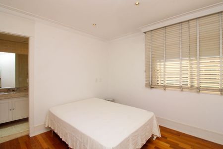 Apartamento à venda com 336m², 4 quartos e 5 vagas Apartamento à venda com 336m², 4 quartos e 5 vagasSuíte 1
