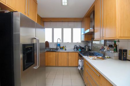 Apartamento à venda com 336m², 4 quartos e 5 vagas Apartamento à venda com 336m², 4 quartos e 5 vagasCozinha