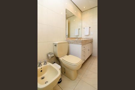 Apartamento à venda com 336m², 4 quartos e 5 vagas Apartamento à venda com 336m², 4 quartos e 5 vagasBanheiro Suíte 2