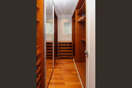 Apartamento à venda com 336m², 4 quartos e 5 vagas Apartamento à venda com 336m², 4 quartos e 5 vagasCloset 2 da Suíte 3