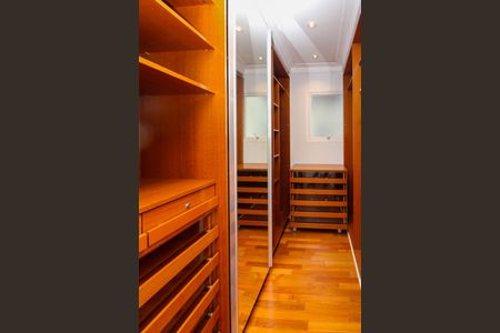 Apartamento à venda com 336m², 4 quartos e 5 vagas Apartamento à venda com 336m², 4 quartos e 5 vagasCloset 2 da Suíte 3