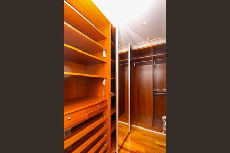 Apartamento à venda com 336m², 4 quartos e 5 vagas Apartamento à venda com 336m², 4 quartos e 5 vagasCloset 1 da Suíte 3