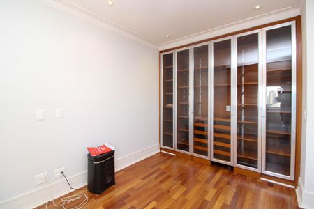 Apartamento à venda com 336m², 4 quartos e 5 vagas Apartamento à venda com 336m², 4 quartos e 5 vagasSuíte 4