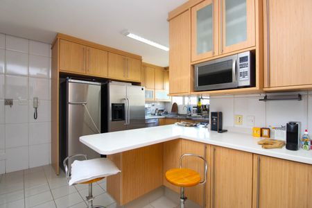 Apartamento à venda com 336m², 4 quartos e 5 vagas Apartamento à venda com 336m², 4 quartos e 5 vagasCozinha