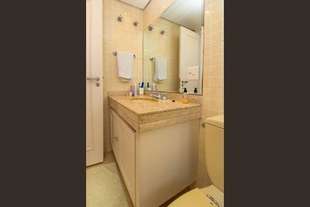 Apartamento à venda com 336m², 4 quartos e 5 vagas Apartamento à venda com 336m², 4 quartos e 5 vagasBanheiro Suíte 1