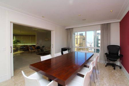 Apartamento à venda com 336m², 4 quartos e 5 vagas Apartamento à venda com 336m², 4 quartos e 5 vagasSala de Jantar