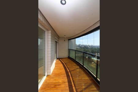 Apartamento à venda com 336m², 4 quartos e 5 vagas Apartamento à venda com 336m², 4 quartos e 5 vagasVaranda da Sala