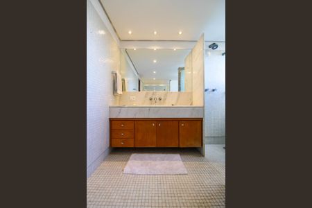 Apartamento à venda com 336m², 4 quartos e 5 vagas Apartamento à venda com 336m², 4 quartos e 5 vagasBanheiro Suíte 3