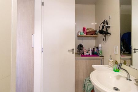 Apartamento à venda com 81m², 2 quartos e 1 vaga Apartamento à venda com 81m², 2 quartos e 1 vagaBanheiro da Suíte