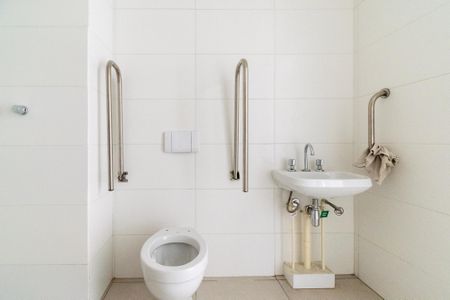 Banheiro  de apartamento à venda com 1 quarto, 75m² em Vila Guarani (zona Sul), São Paulo