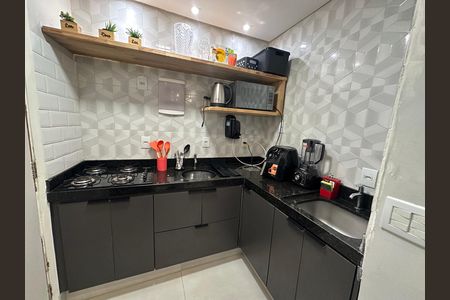 Cozinha de apartamento para alugar com 1 quarto, 15m² em Gonzaguinha, São Vicente