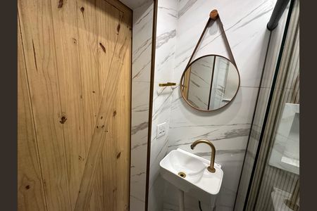 Banheiro de apartamento para alugar com 1 quarto, 15m² em Gonzaguinha, São Vicente