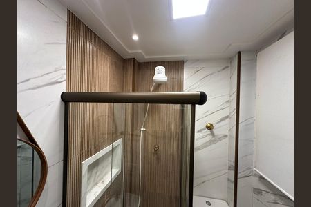 Banheiro de apartamento para alugar com 1 quarto, 15m² em Gonzaguinha, São Vicente