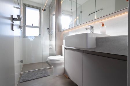Apartamento à venda com 130m², 2 quartos e 3 vagas Apartamento à venda com 130m², 2 quartos e 3 vagasBanheiro social
