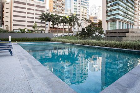 Apartamento à venda com 130m², 2 quartos e 3 vagas Apartamento à venda com 130m², 2 quartos e 3 vagasÁrea comum - Piscina