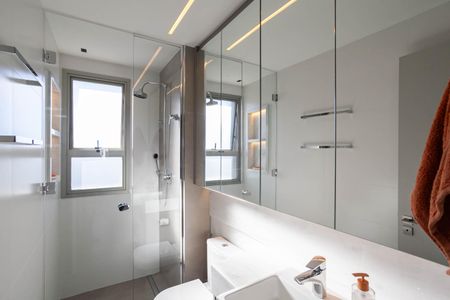 Apartamento à venda com 130m², 2 quartos e 3 vagas Apartamento à venda com 130m², 2 quartos e 3 vagasBanheiro social
