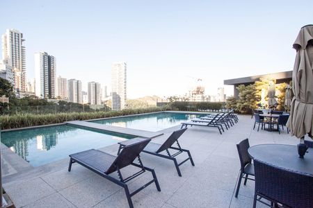 Apartamento à venda com 130m², 2 quartos e 3 vagas Apartamento à venda com 130m², 2 quartos e 3 vagasÁrea comum - Piscina