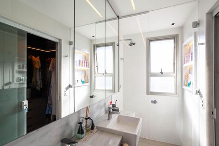 Apartamento à venda com 130m², 2 quartos e 3 vagas Apartamento à venda com 130m², 2 quartos e 3 vagasBanheiro da suíte