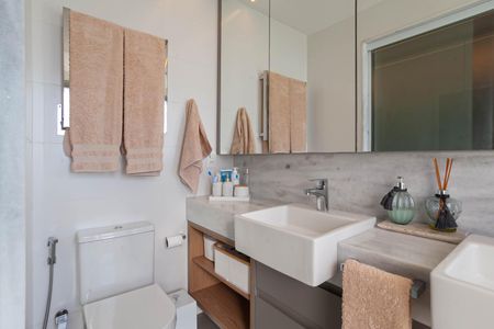 Apartamento à venda com 130m², 2 quartos e 3 vagas Apartamento à venda com 130m², 2 quartos e 3 vagasBanheiro da suíte