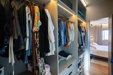 Apartamento à venda com 130m², 2 quartos e 3 vagas Apartamento à venda com 130m², 2 quartos e 3 vagasCloset da suíte