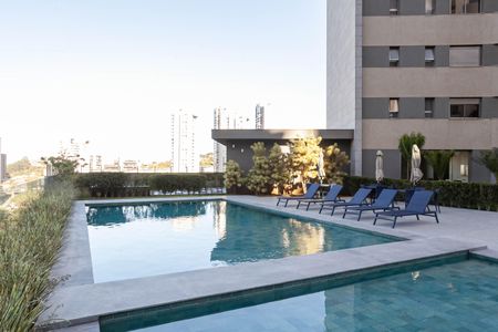 Apartamento à venda com 130m², 2 quartos e 3 vagas Apartamento à venda com 130m², 2 quartos e 3 vagasÁrea comum - Piscina