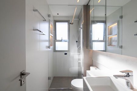 Apartamento à venda com 130m², 2 quartos e 3 vagas Apartamento à venda com 130m², 2 quartos e 3 vagasBanheiro social