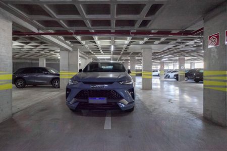 Apartamento à venda com 130m², 2 quartos e 3 vagas Apartamento à venda com 130m², 2 quartos e 3 vagasGaragem