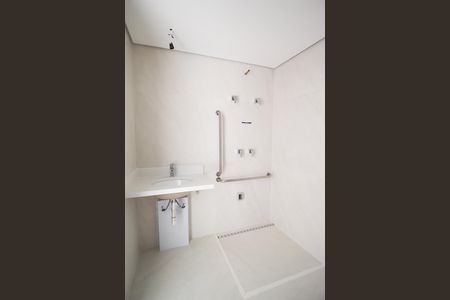 Banheiro de kitnet/studio à venda com 1 quarto, 30m² em Indianópolis, São Paulo