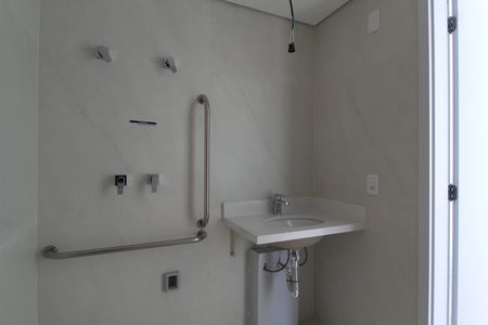 Banheiro de kitnet/studio à venda com 1 quarto, 30m² em Indianópolis, São Paulo