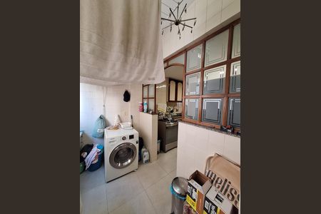 Apartamento à venda com 130m², 3 quartos e 1 vaga Apartamento à venda com 130m², 3 quartos e 1 vagaCozinha e Área de Serviço