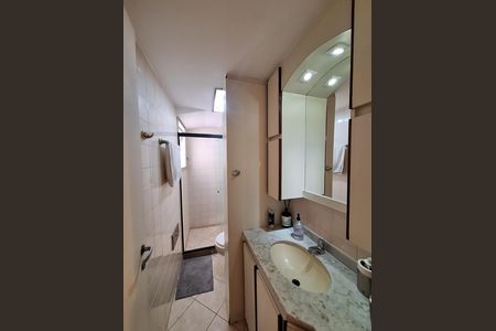 Apartamento à venda com 130m², 3 quartos e 1 vaga Apartamento à venda com 130m², 3 quartos e 1 vagaBanheiro Social