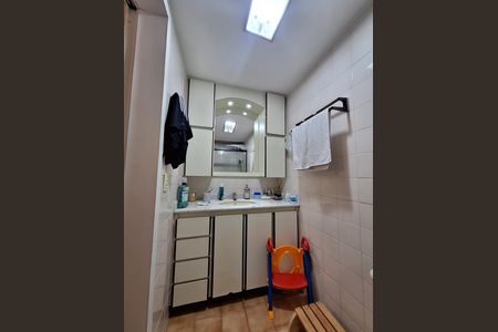 Apartamento à venda com 130m², 3 quartos e 1 vaga Apartamento à venda com 130m², 3 quartos e 1 vagaBanheiro da Suíte