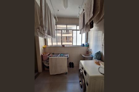 Apartamento à venda com 130m², 3 quartos e 1 vaga Apartamento à venda com 130m², 3 quartos e 1 vagaCozinha e Área de Serviço