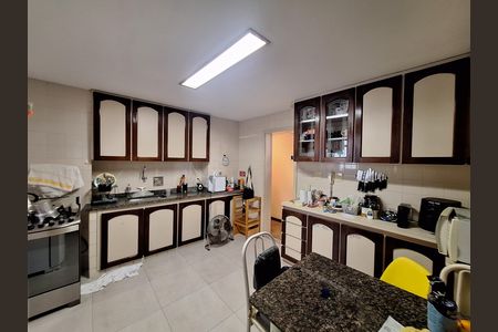 Apartamento à venda com 130m², 3 quartos e 1 vaga Apartamento à venda com 130m², 3 quartos e 1 vagaCozinha e Área de Serviço