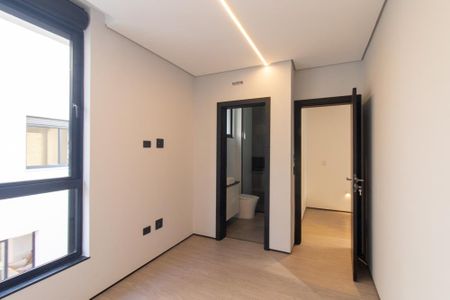 Quarto 1 Suite 1 de casa de condomínio para alugar com 3 quartos, 180m² em Santa Cândida, Curitiba
