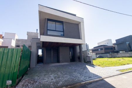 Casa de condomínio para alugar com 180m², 3 quartos e 2 vagas Casa de condomínio para alugar com 180m², 3 quartos e 2 vagasFachada